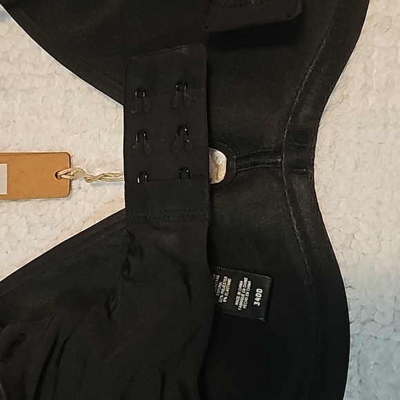 NWT, Skims weightless scoop bra - Picture 2 of 7